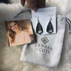 NEW/unworn Kendra Scott Carla Stone Drop Earrings